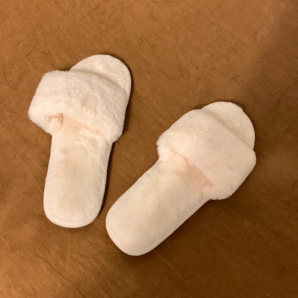 Fuzzy white/light pink slippers